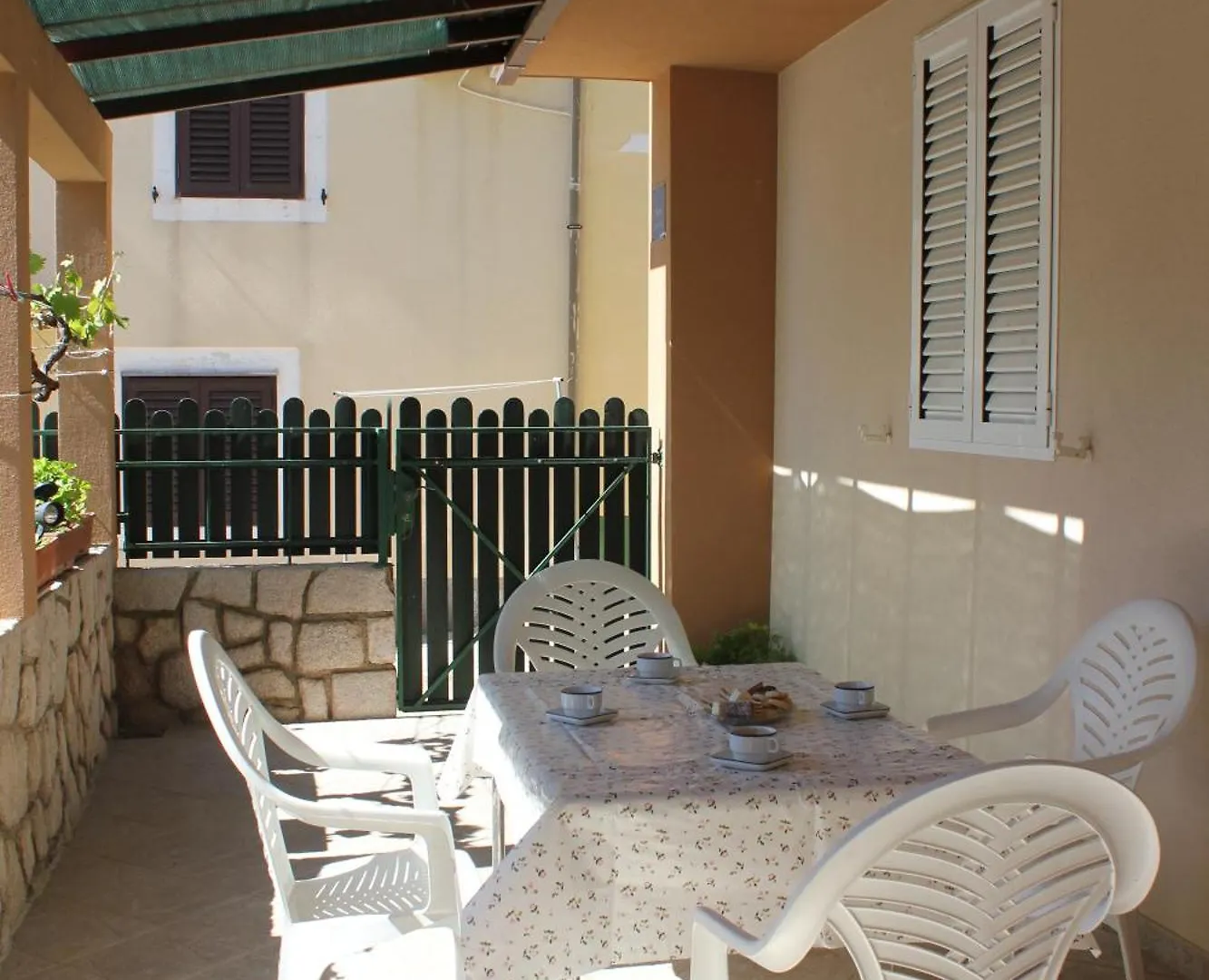 Terrace Apartment Beba - Pag Pag Town